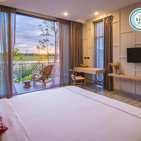 Navela Hotel & Convention Ratchaburi Exteriör bild