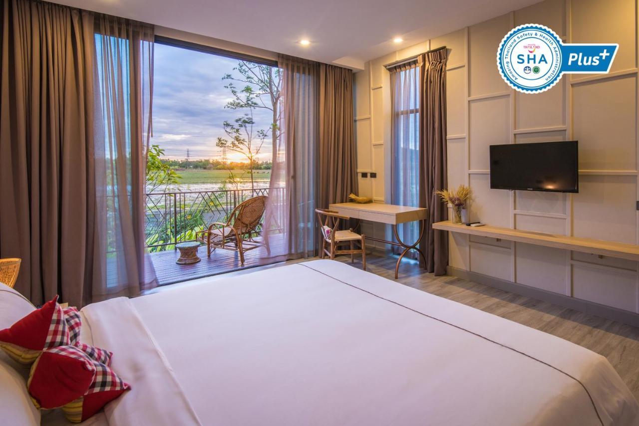 Navela Hotel & Convention Ratchaburi Exteriör bild