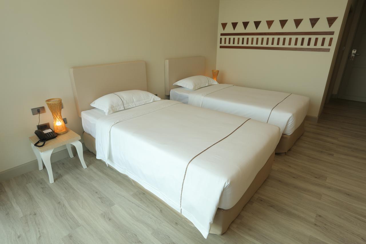 Navela Hotel & Convention Ratchaburi Exteriör bild
