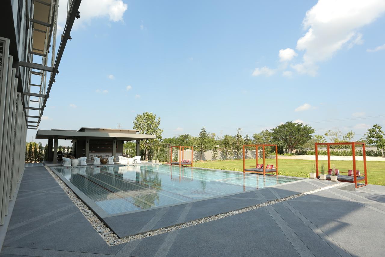Navela Hotel & Convention Ratchaburi Exteriör bild