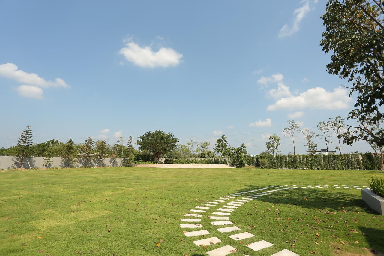 Navela Hotel & Convention Ratchaburi Exteriör bild