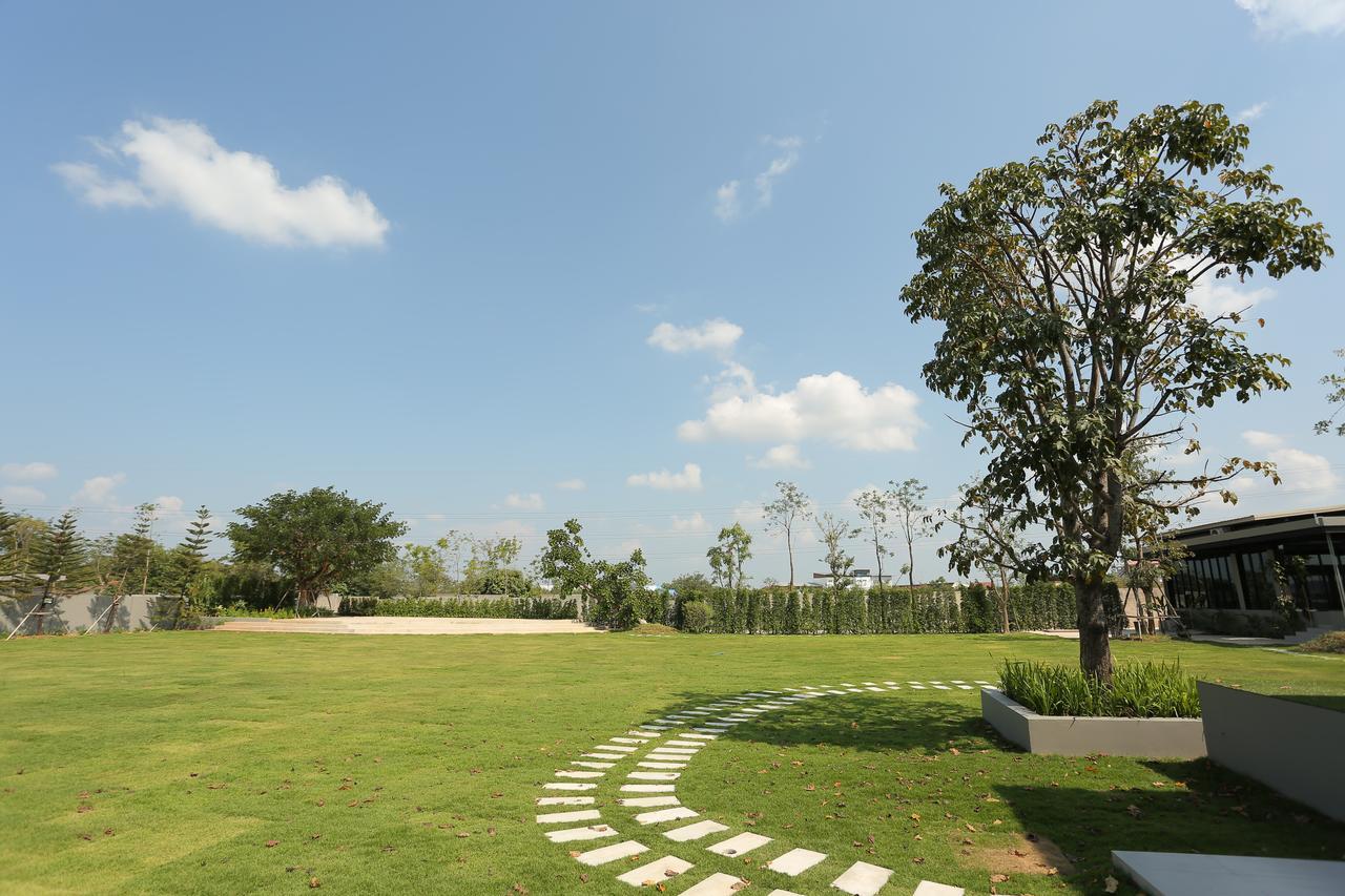 Navela Hotel & Convention Ratchaburi Exteriör bild