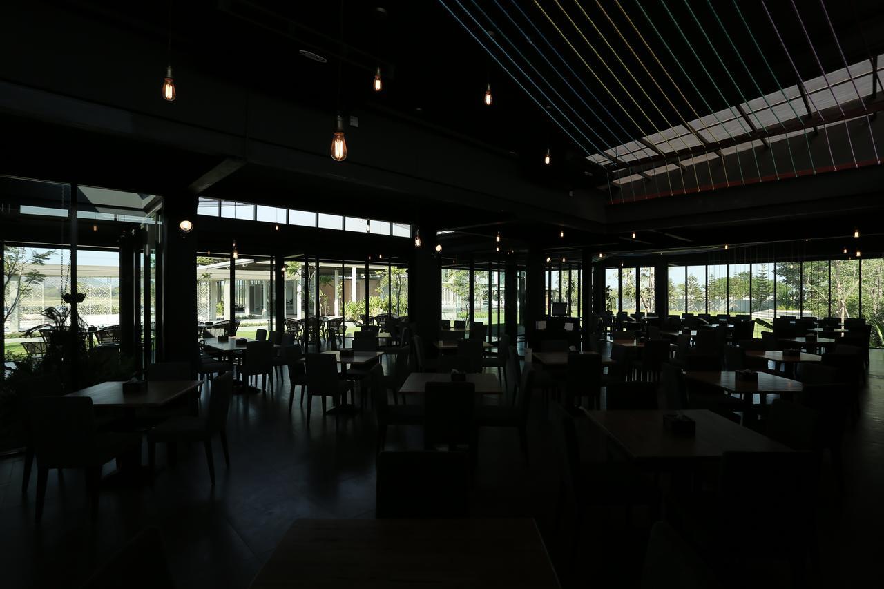 Navela Hotel & Convention Ratchaburi Exteriör bild