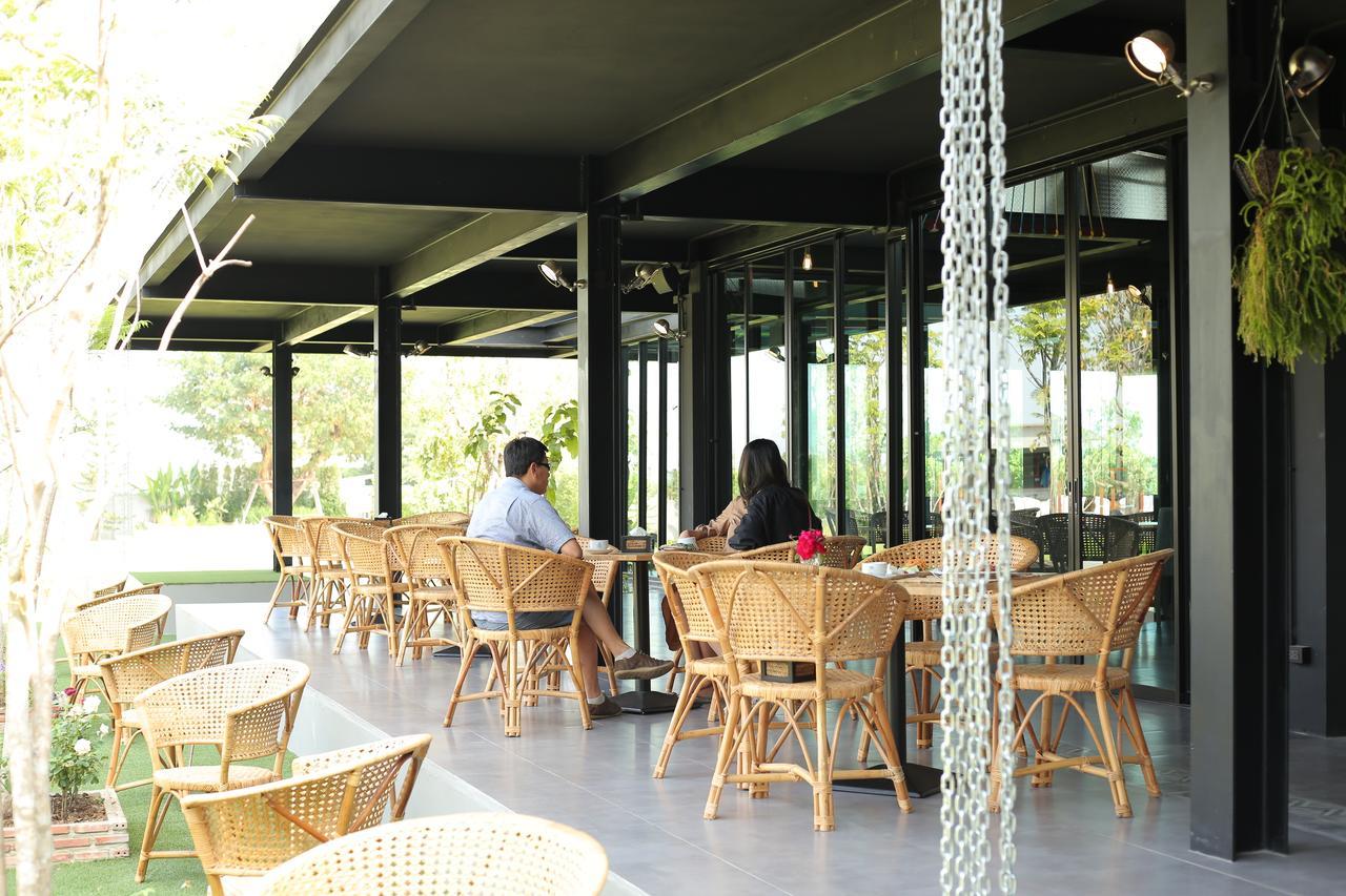 Navela Hotel & Convention Ratchaburi Exteriör bild