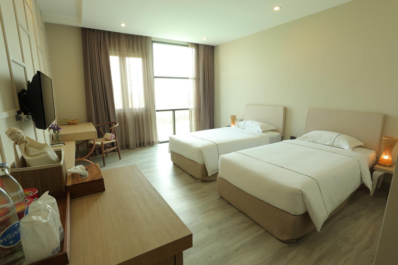 Navela Hotel & Convention Ratchaburi Exteriör bild