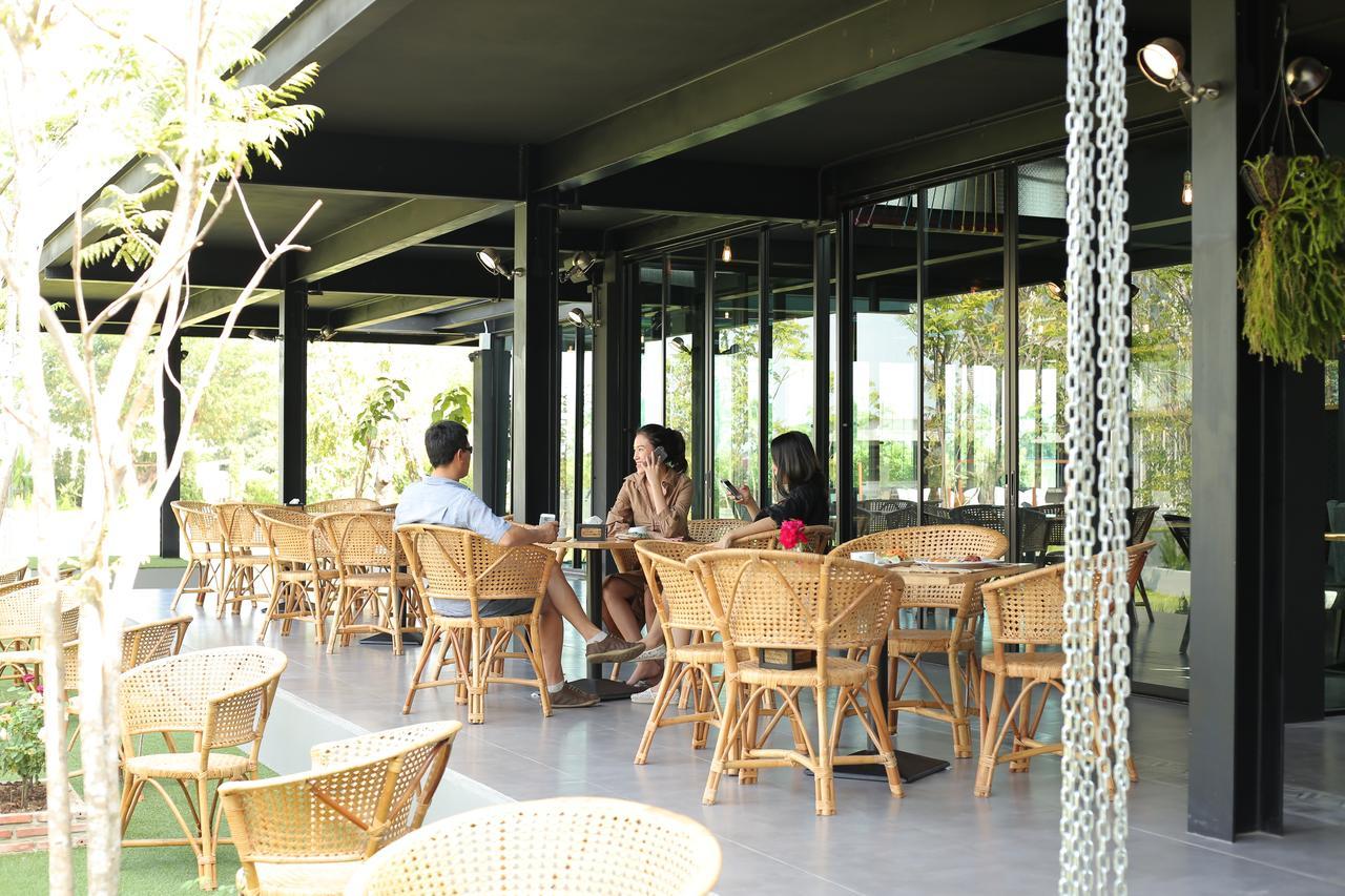 Navela Hotel & Convention Ratchaburi Exteriör bild