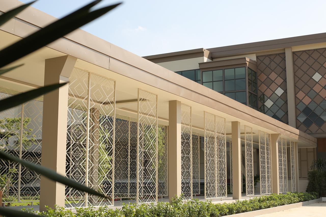 Navela Hotel & Convention Ratchaburi Exteriör bild