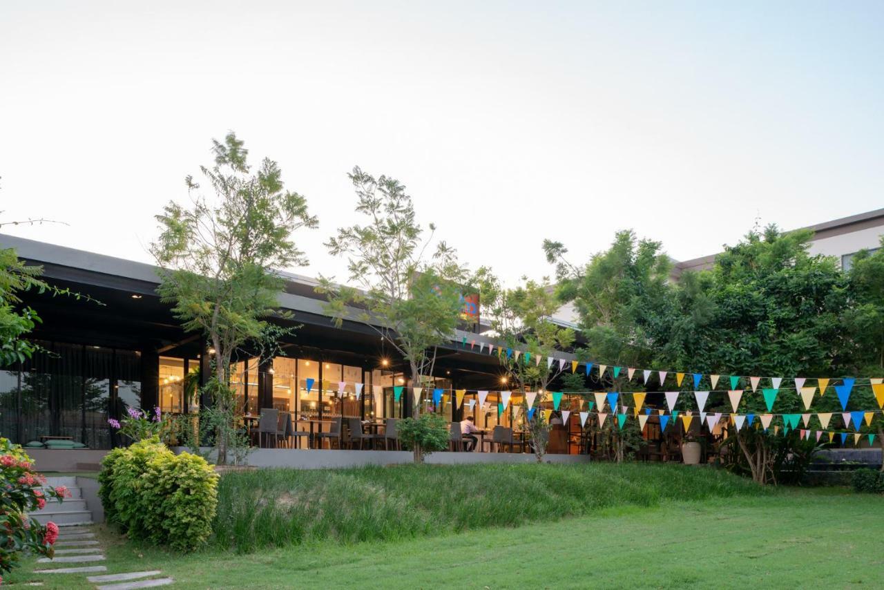 Navela Hotel & Convention Ratchaburi Exteriör bild